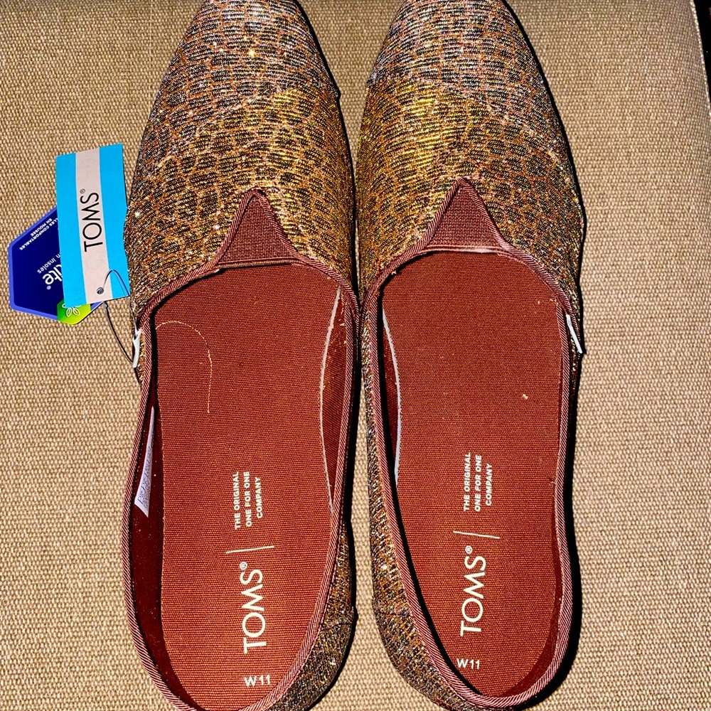 Sparkly giraffe print Tom’s